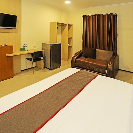 Super Oyo Townhouse Oak Hotel Fiducia Serpong Luaran gambar