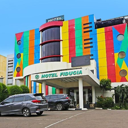 Super Oyo Townhouse Oak Hotel Fiducia Serpong Luaran gambar