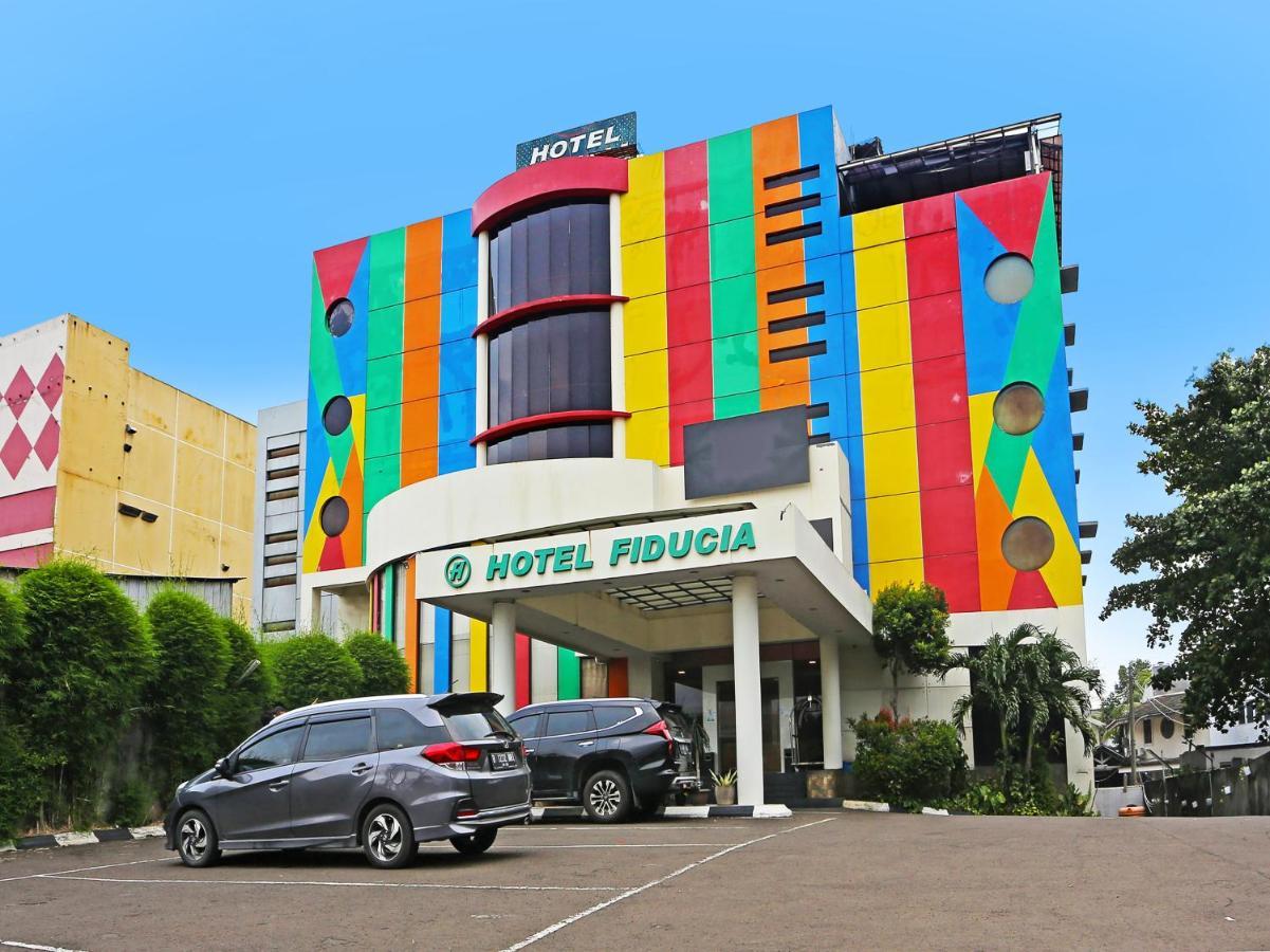 Super Oyo Townhouse Oak Hotel Fiducia Serpong Luaran gambar