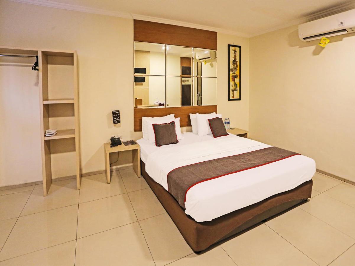 Super Oyo Townhouse Oak Hotel Fiducia Serpong Luaran gambar