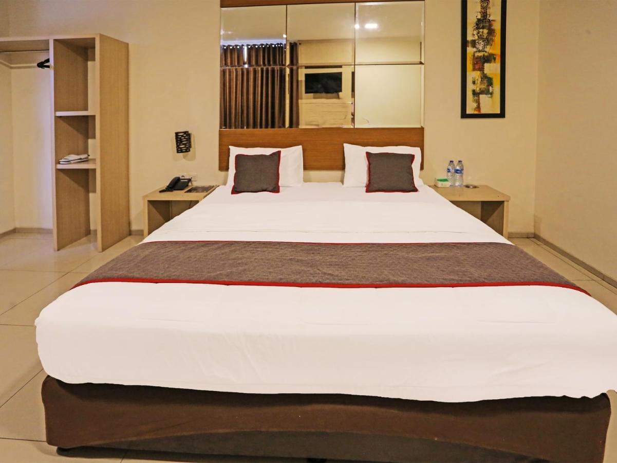 Super Oyo Townhouse Oak Hotel Fiducia Serpong Luaran gambar