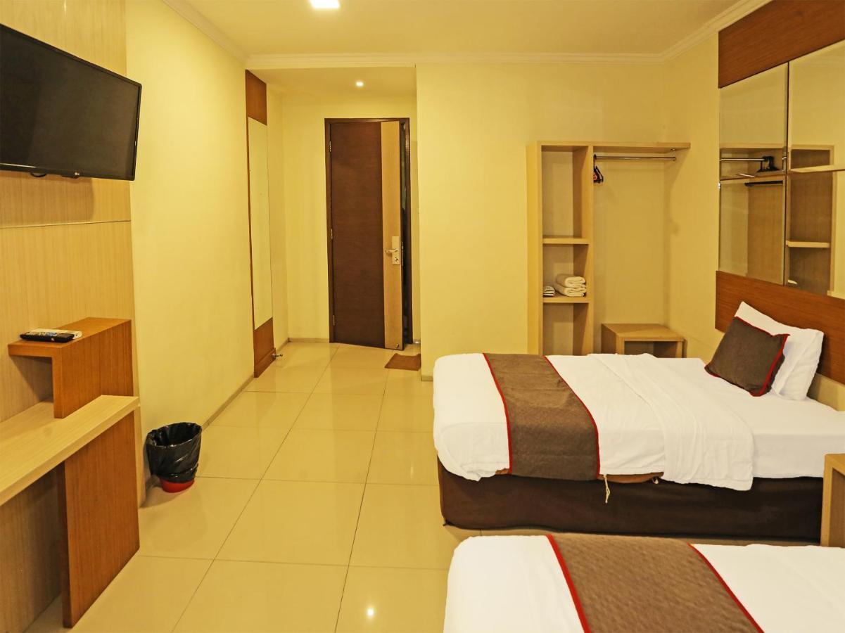 Super Oyo Townhouse Oak Hotel Fiducia Serpong Luaran gambar