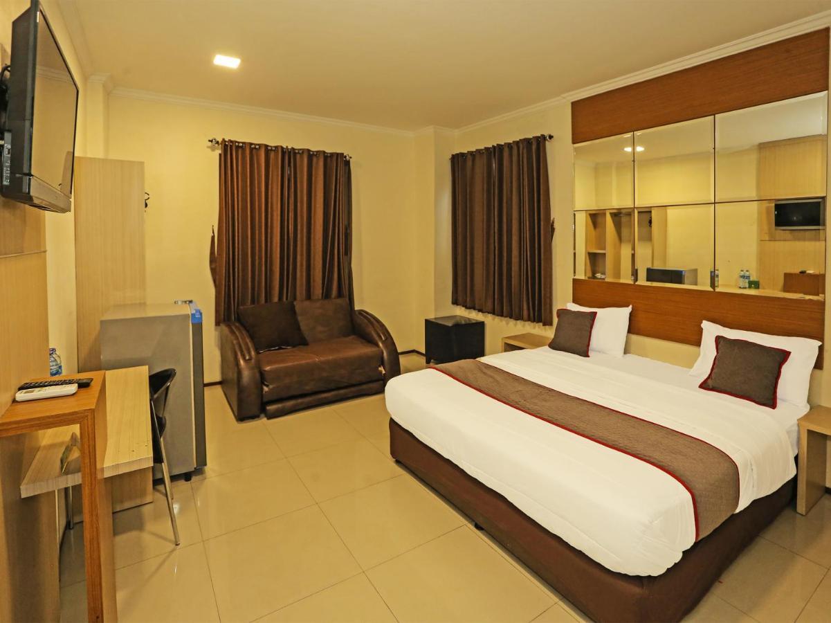 Super Oyo Townhouse Oak Hotel Fiducia Serpong Luaran gambar