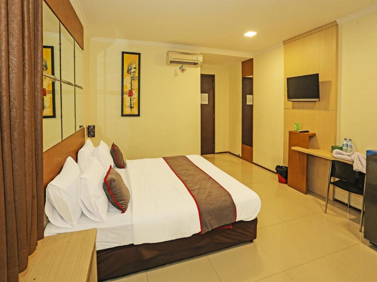 Super Oyo Townhouse Oak Hotel Fiducia Serpong Luaran gambar