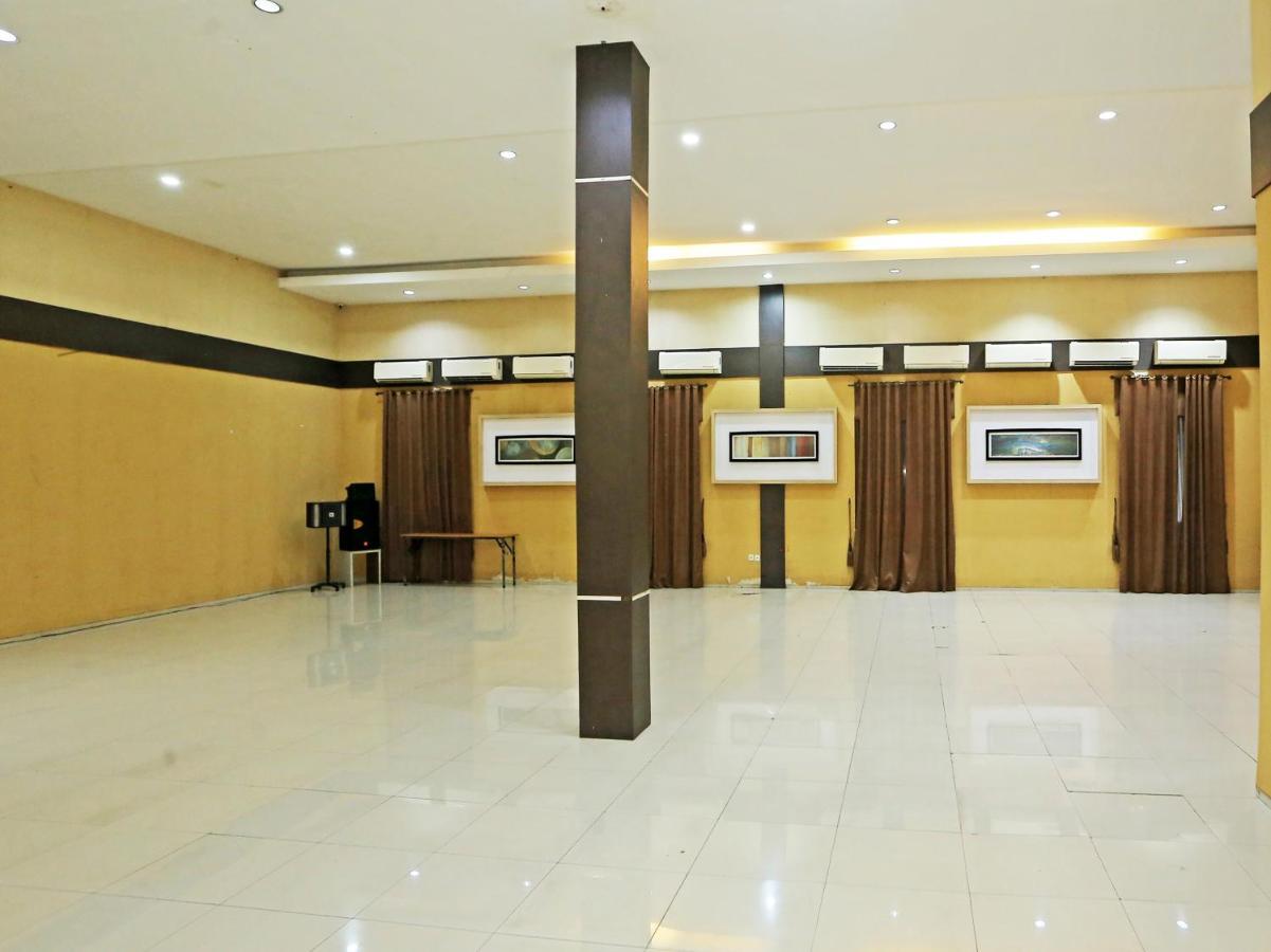 Super Oyo Townhouse Oak Hotel Fiducia Serpong Luaran gambar