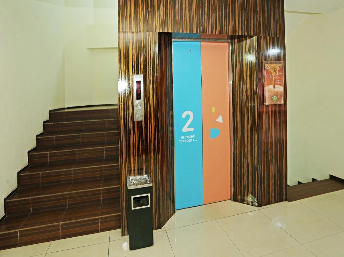 Super Oyo Townhouse Oak Hotel Fiducia Serpong Luaran gambar