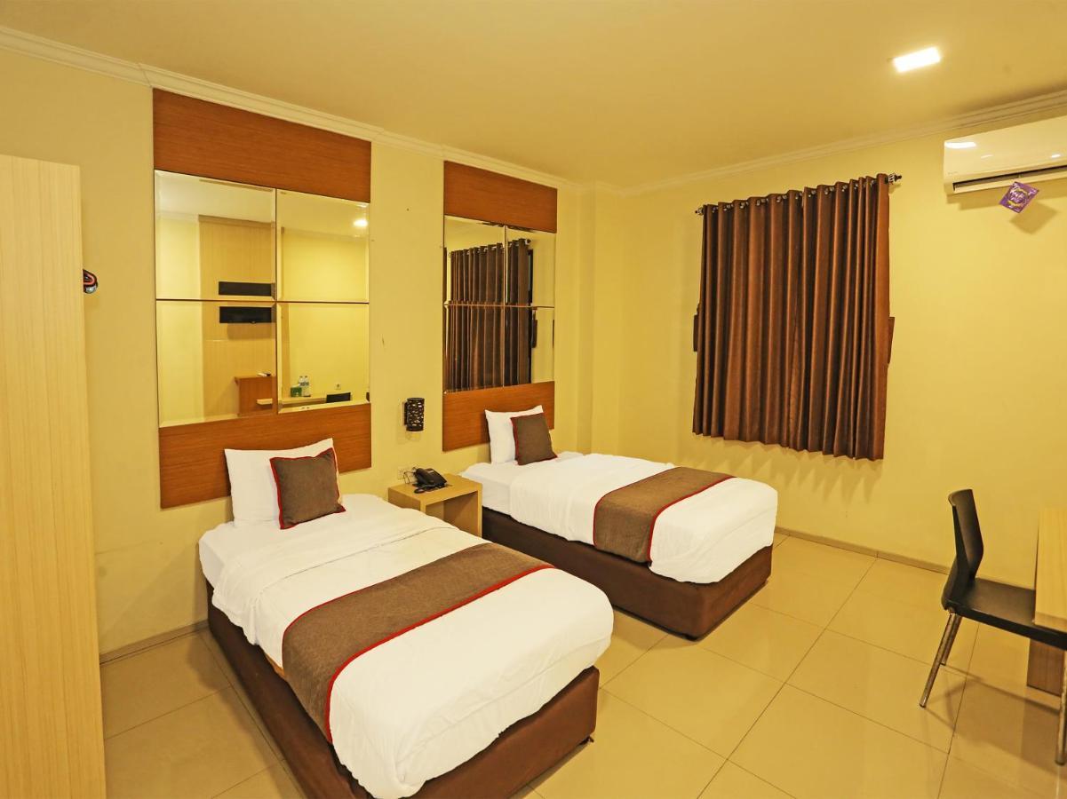 Super Oyo Townhouse Oak Hotel Fiducia Serpong Luaran gambar