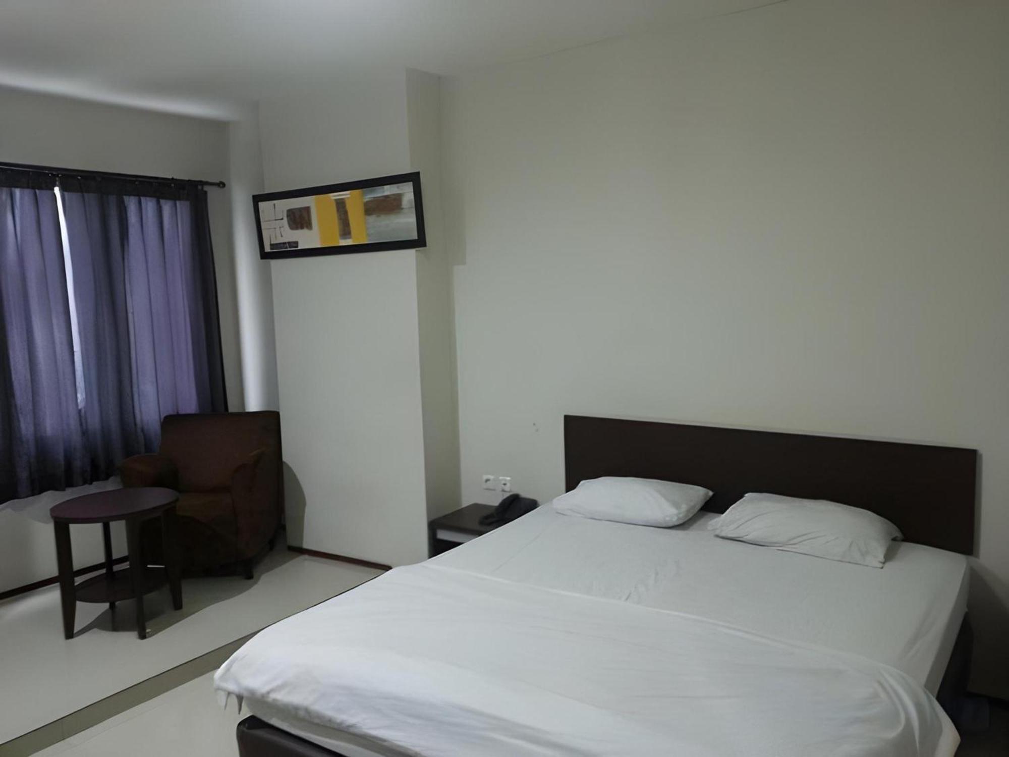 Super Oyo Townhouse Oak Hotel Fiducia Serpong Luaran gambar