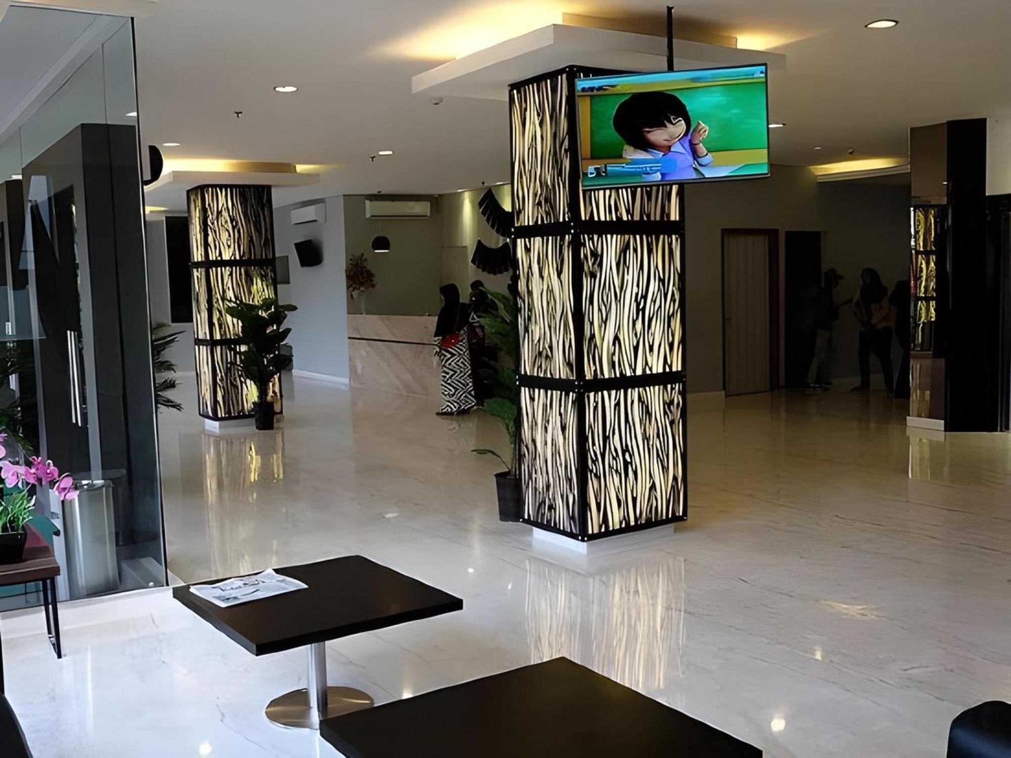 Super Oyo Townhouse Oak Hotel Fiducia Serpong Luaran gambar