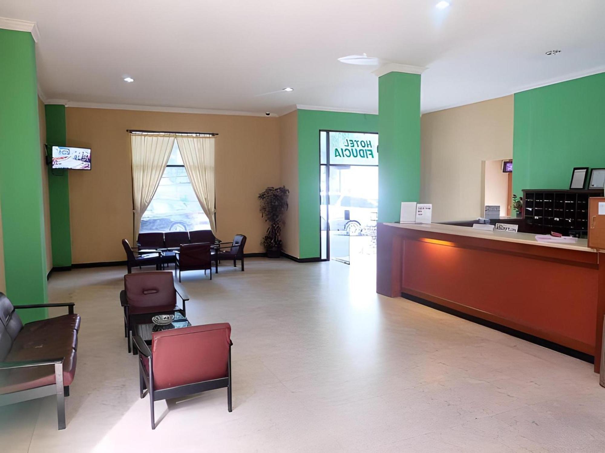 Super Oyo Townhouse Oak Hotel Fiducia Serpong Luaran gambar