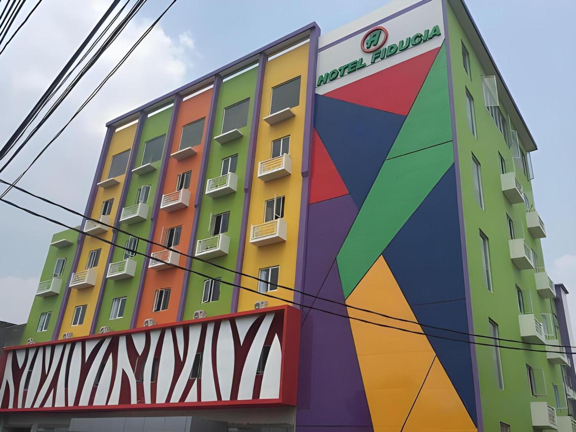 Super Oyo Townhouse Oak Hotel Fiducia Serpong Luaran gambar