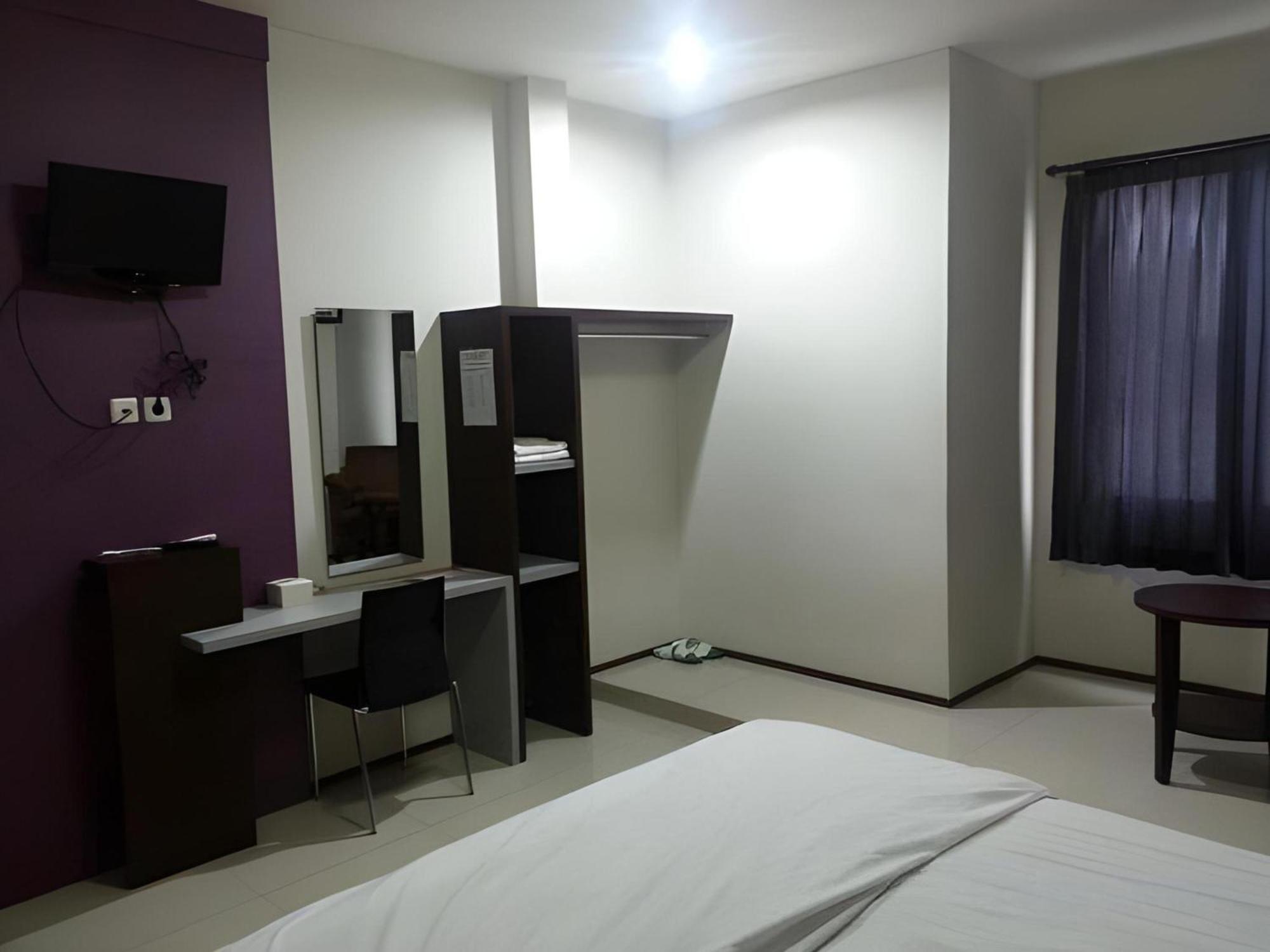 Super Oyo Townhouse Oak Hotel Fiducia Serpong Luaran gambar