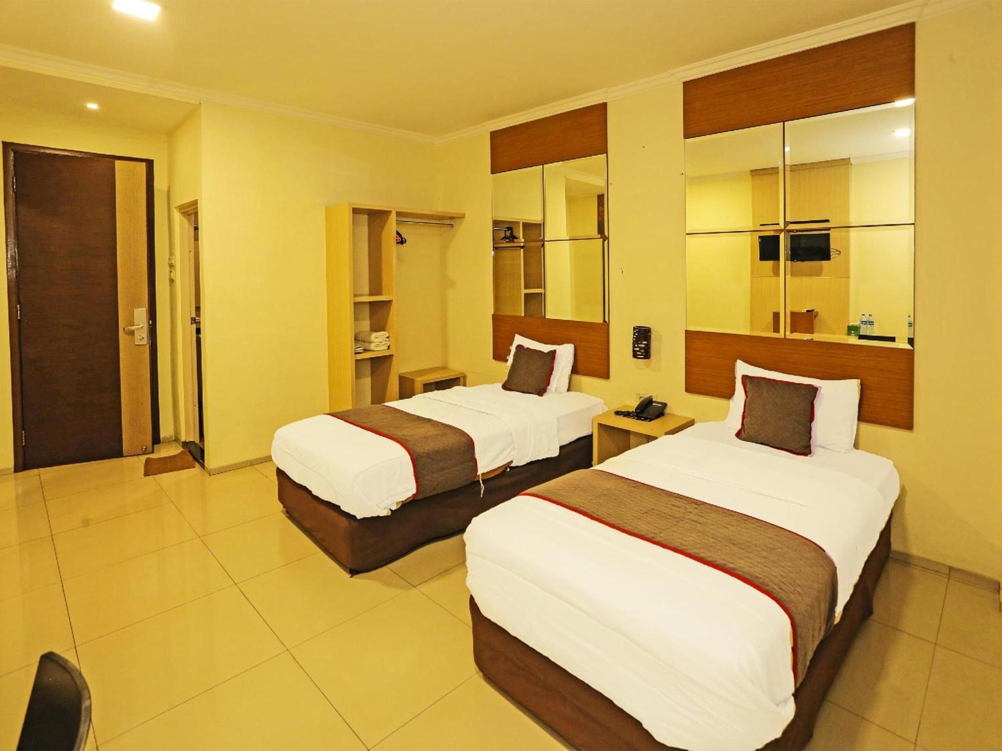Super Oyo Townhouse Oak Hotel Fiducia Serpong Luaran gambar
