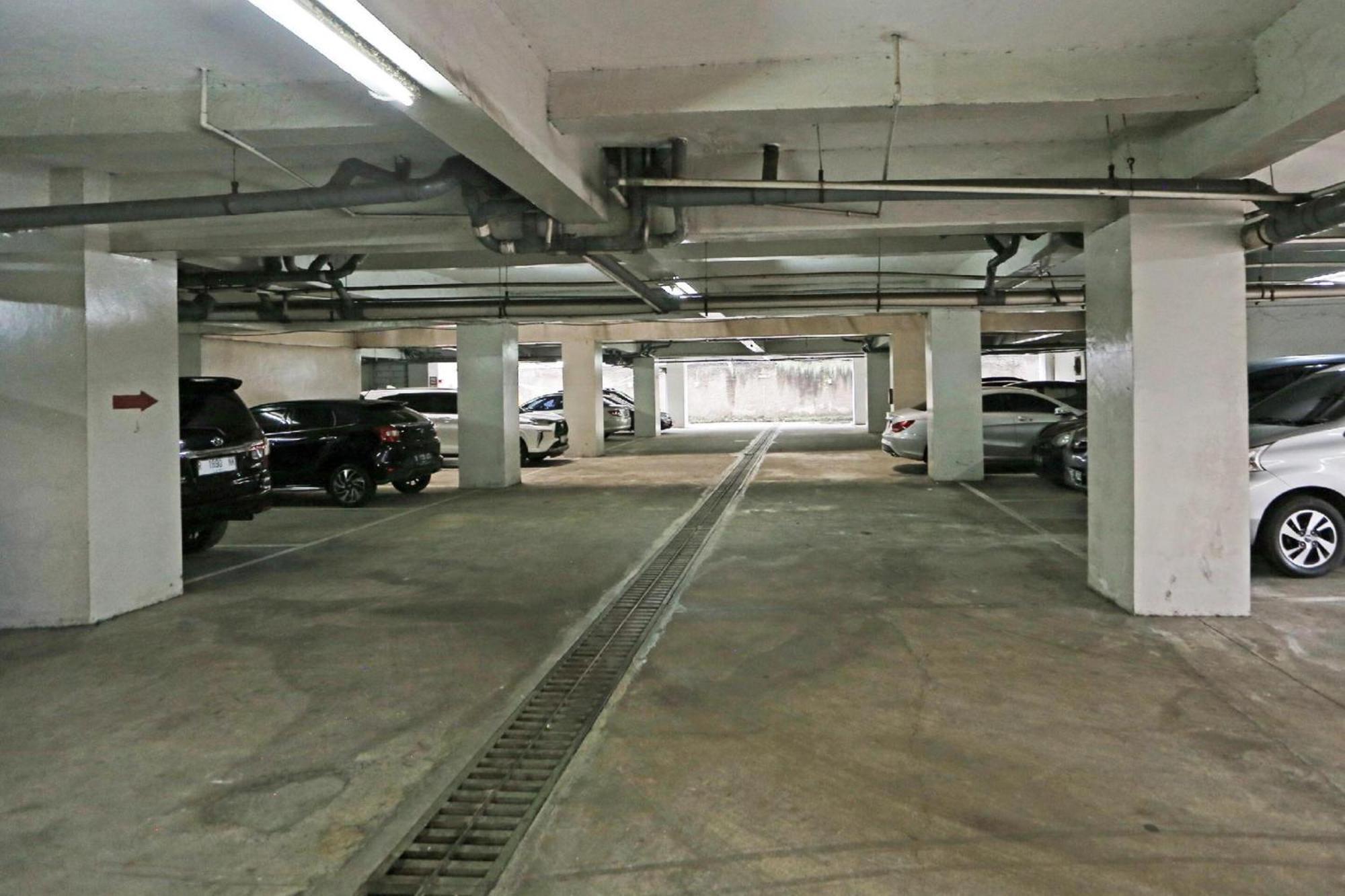 Super Oyo Townhouse Oak Hotel Fiducia Serpong Luaran gambar