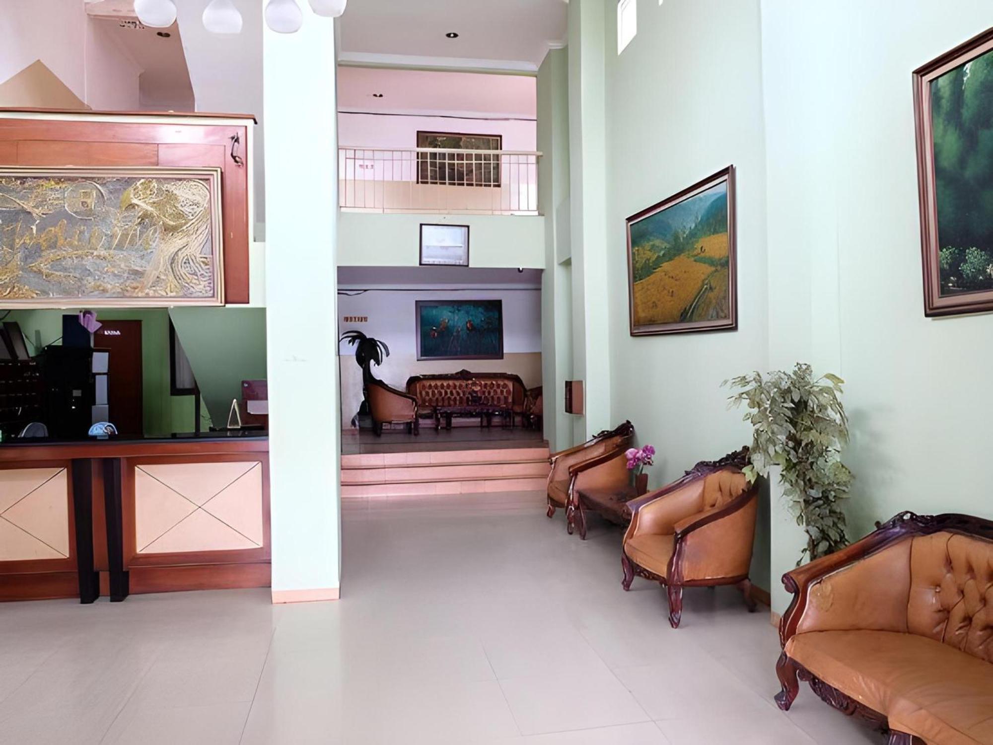 Super Oyo Townhouse Oak Hotel Fiducia Serpong Luaran gambar