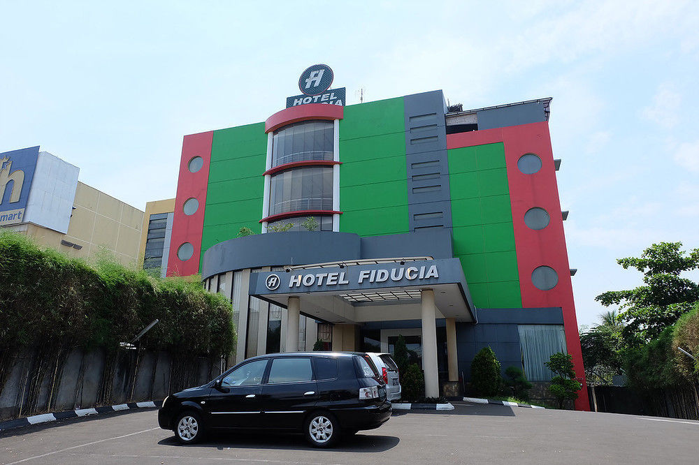 Super Oyo Townhouse Oak Hotel Fiducia Serpong Luaran gambar