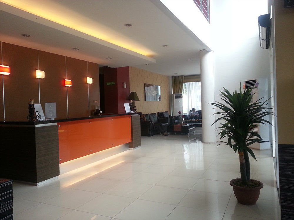 Super Oyo Townhouse Oak Hotel Fiducia Serpong Luaran gambar