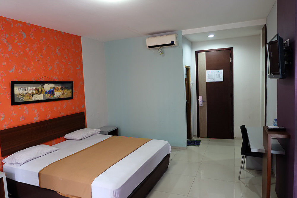 Super Oyo Townhouse Oak Hotel Fiducia Serpong Luaran gambar